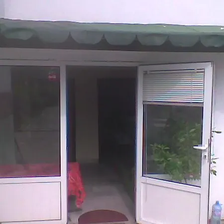 Guest house Jurassic Park Brestnik