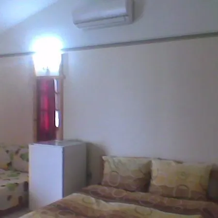 Guest house Jurassic Park Brestnik