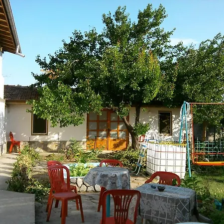 Guest house Jurassic Park Brestnik